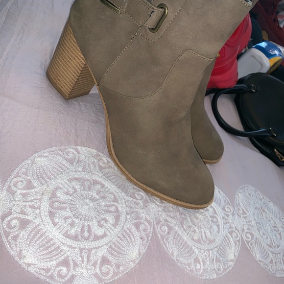 Heels - Picture 5 of 5